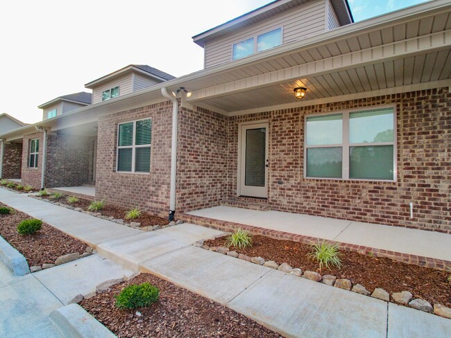 Building Photo - New 4 BR Corner Unit Townhome at Lucas Fer...