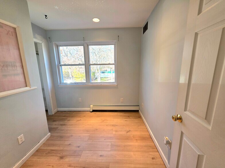 Building Photo - 40 Carlton Ave