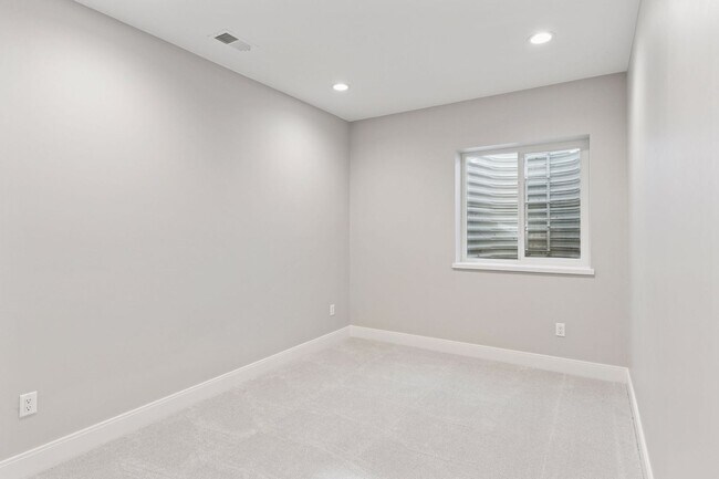 Building Photo - New Charming Berthoud Home with Modern Com...