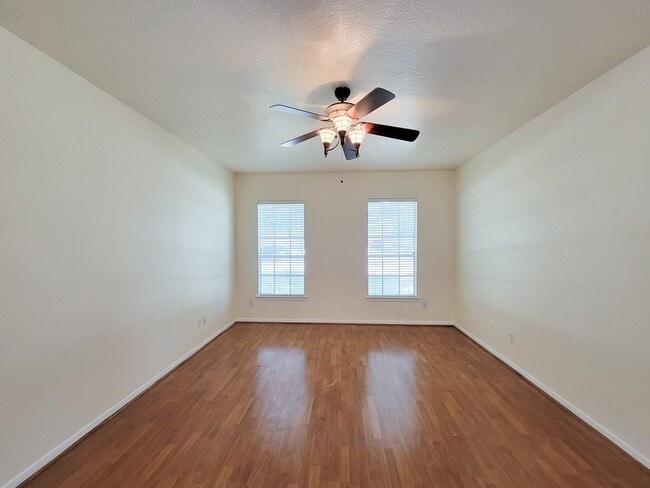 Building Photo - 11147 Carriage Lake Dr