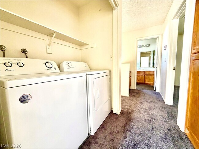 Building Photo - 2063 Waverly Cir