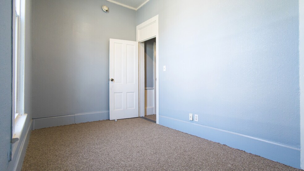 Building Photo - 617 Holcomb St