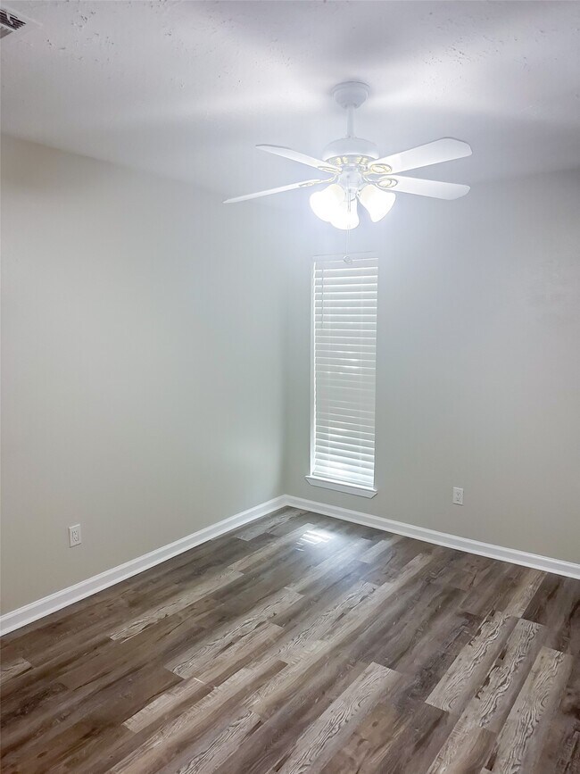 Building Photo - 16330 Cypress Point Dr