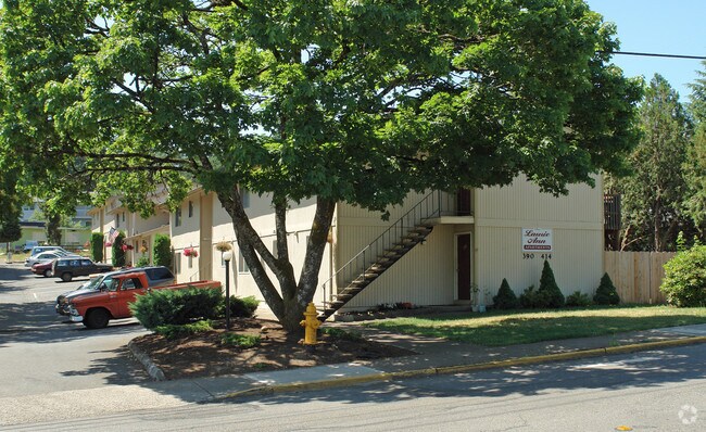 Building Photo - Laurie Ann Apartments