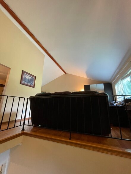 Building Photo - 257 Lake Rd