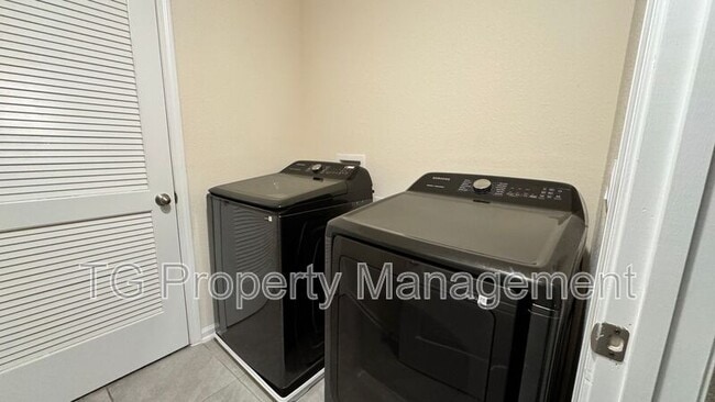 Building Photo - 124 Pasadena Dr