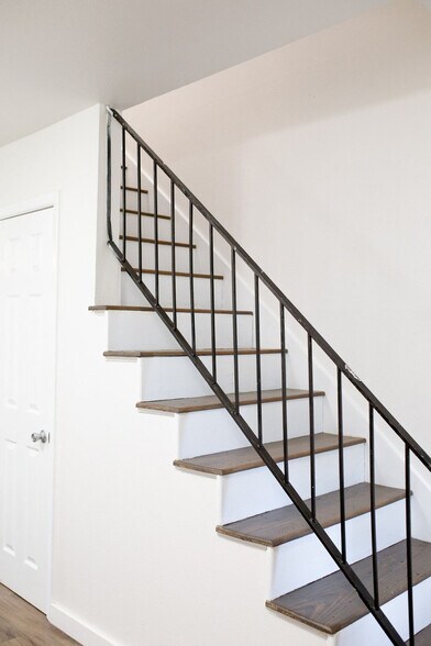 Building Photo - 4015 W 7th St