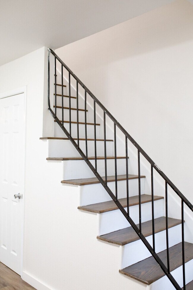 Building Photo - 4021 W 8th St