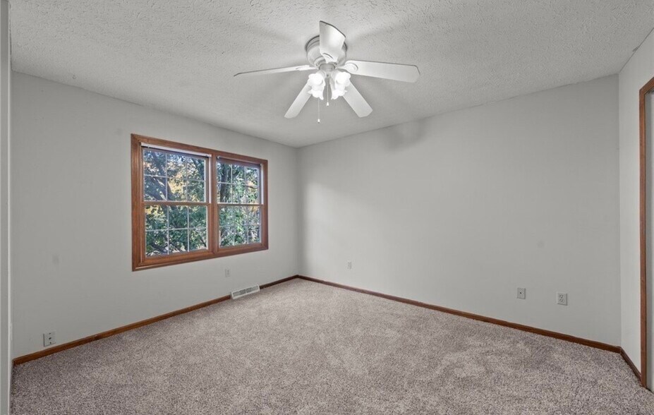 Building Photo - 430 Charleton Dr