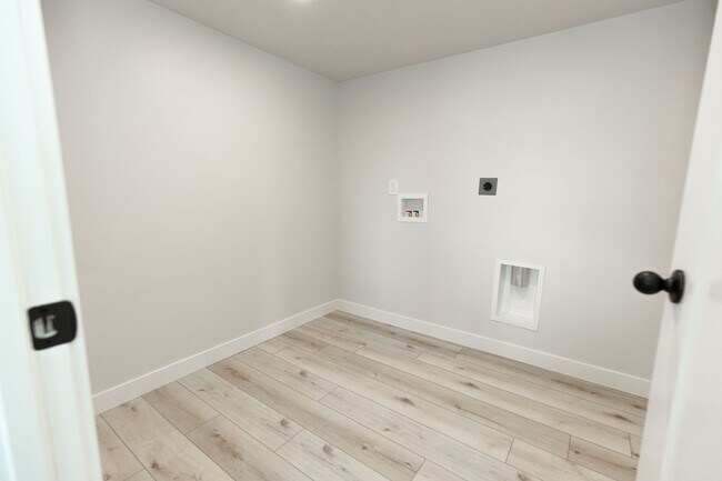 Building Photo - 1431 W Russo Dr