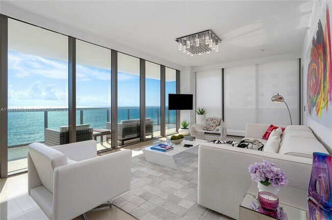 Building Photo - 5875 Collins Ave