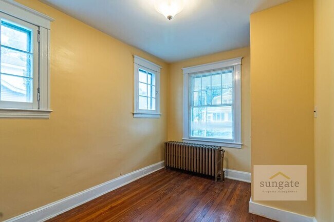 Building Photo - 3218 Evergreen Ave