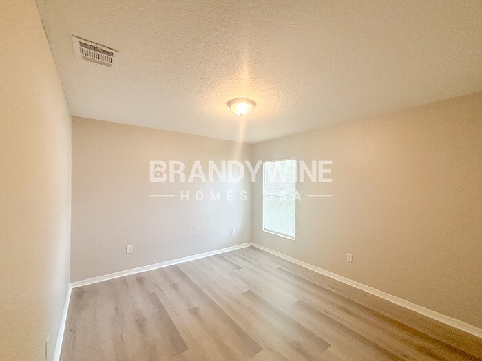 Building Photo - 4021 E Louisiana Ave