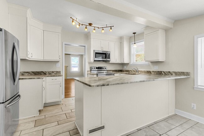 Building Photo - 3 Bed 2 Bath Home Located in Highland Park...