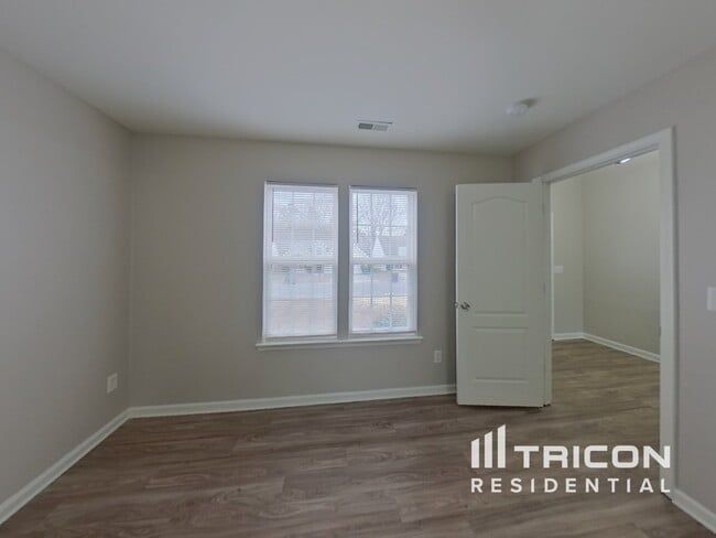 Building Photo - 6825 Parkers Crossing Dr