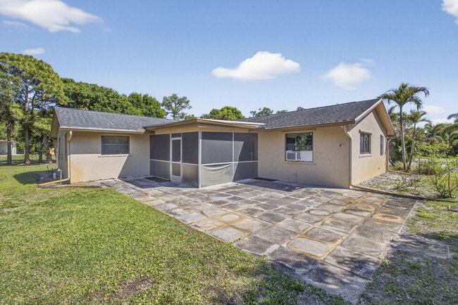 Building Photo - 7107 181st Ct N