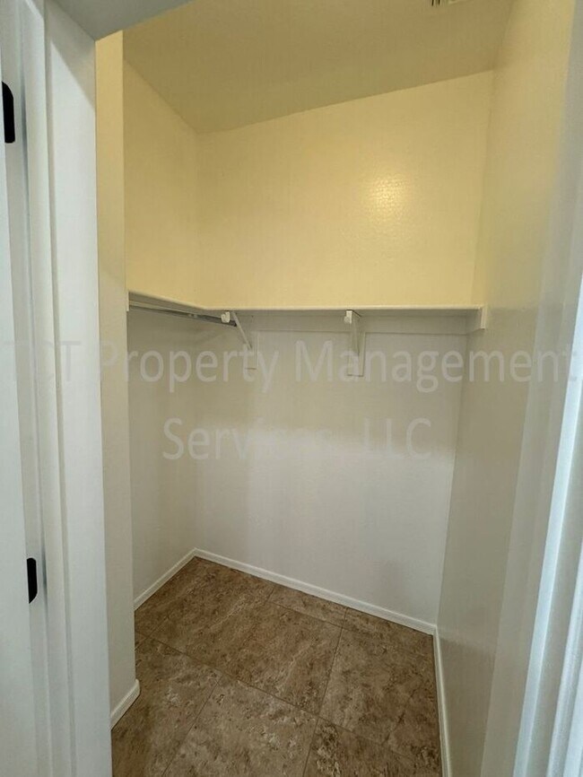 Building Photo - Beautifully Updated Bungalow in Power Ranch