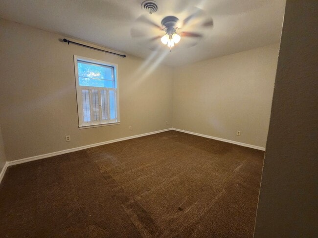 Building Photo - 1810 W 3rd Ct