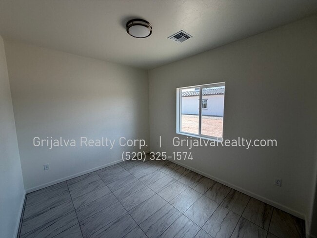 Building Photo - 4501 S 7th Ave