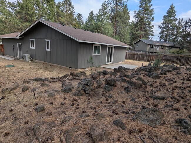 Building Photo - 60865 Jasmine Pl