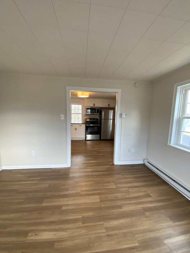 Building Photo - 146 N Cedar St