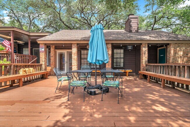 Building Photo - Where Comfort Meets Everyday Luxury!
