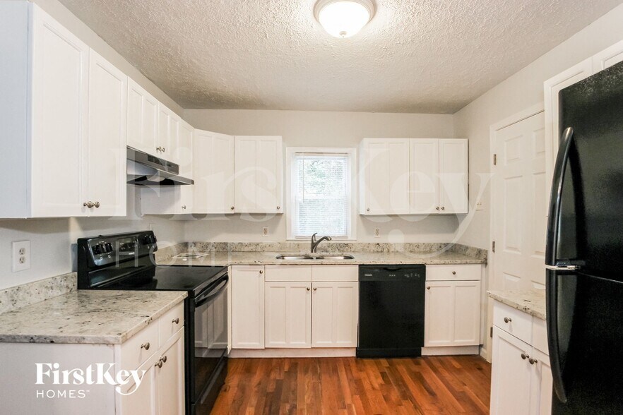 Building Photo - 3549 Tulip Dr