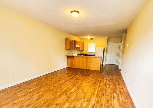 Building Photo - Bolivar MO 2 Bed 1 Bath Apartment