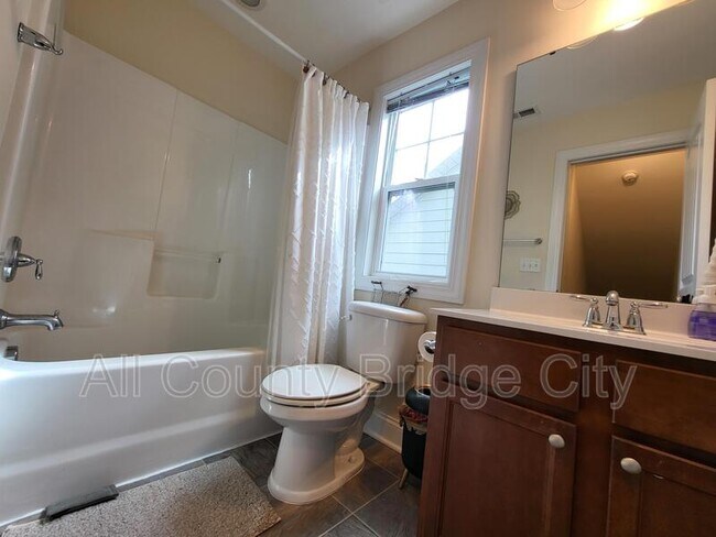 Building Photo - 216 Meritage St