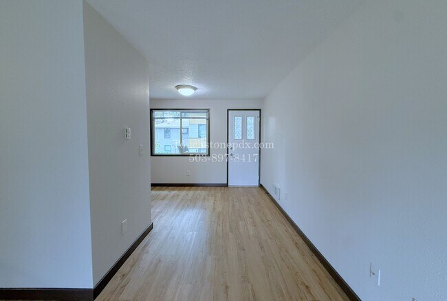 Building Photo - 120 SE 176th Pl