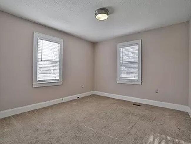 Building Photo - SINGLE FAMILY HOME