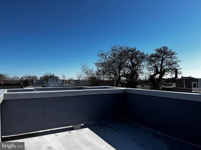 Building Photo - 2126 N Darien St