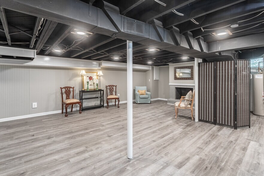 Building Photo - 906 Putney St