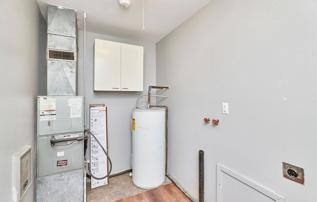 Building Photo - 3335 Boca Raton Dr