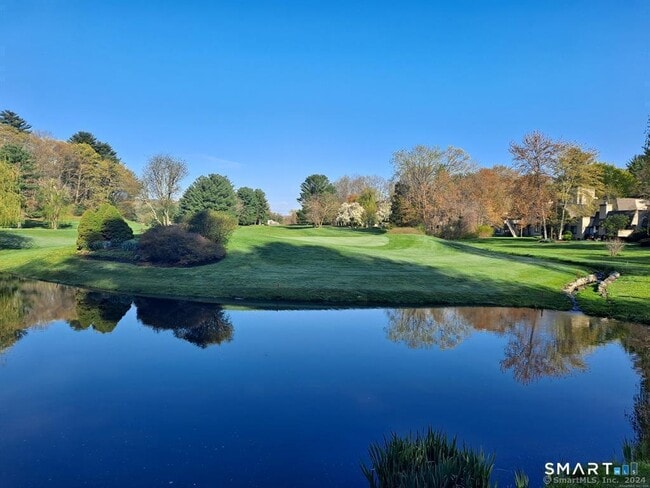 Building Photo - 8 Crossroads Ln