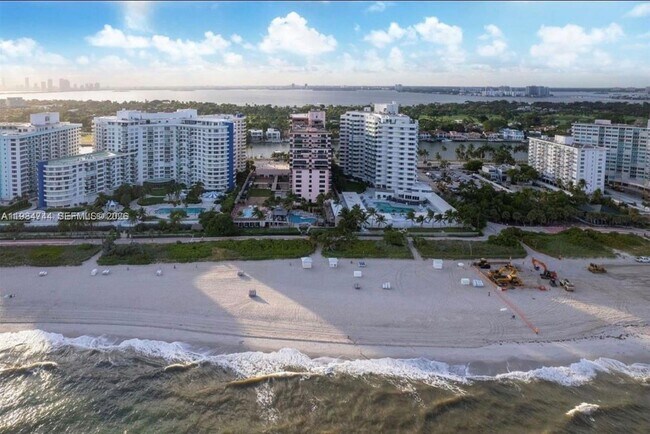 Building Photo - 5255 Collins Ave