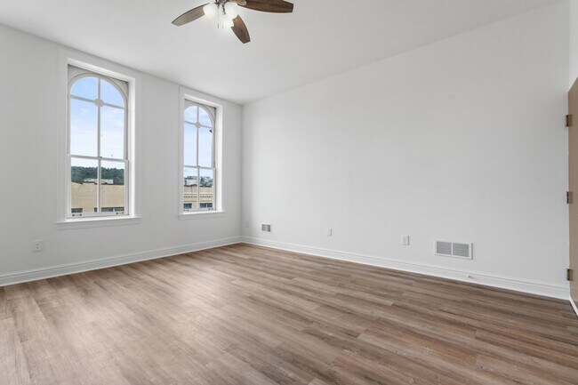 Building Photo - 2304 1/2 E Carson Street