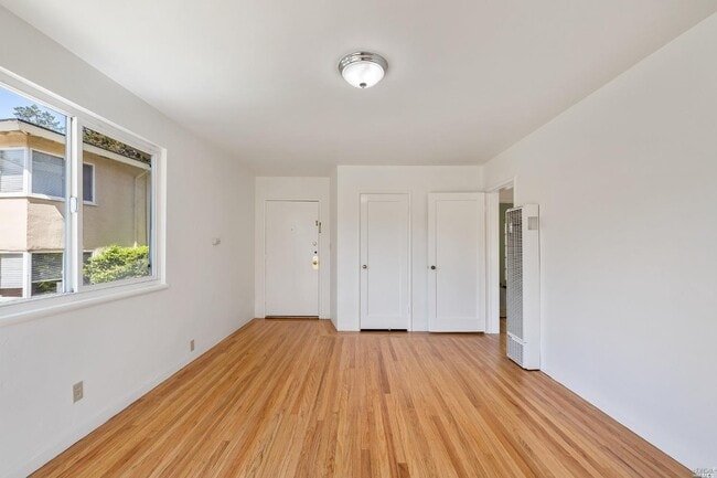Building Photo - 343 Somerset Rd