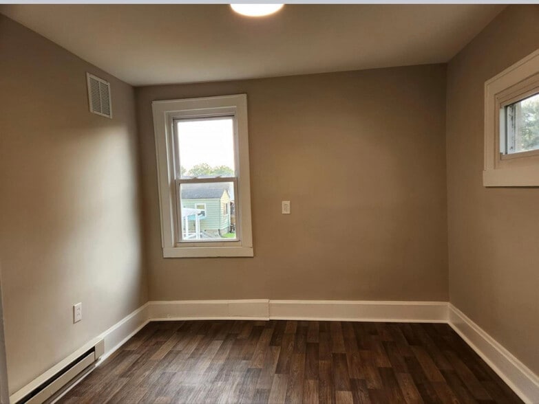 Building Photo - 6848 Buckingham Pl