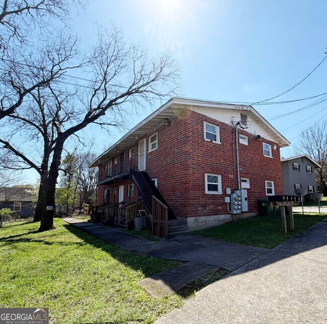 Building Photo - 420 Rawson St SW