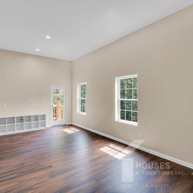 Building Photo - 1505 E Saluda Lake Rd