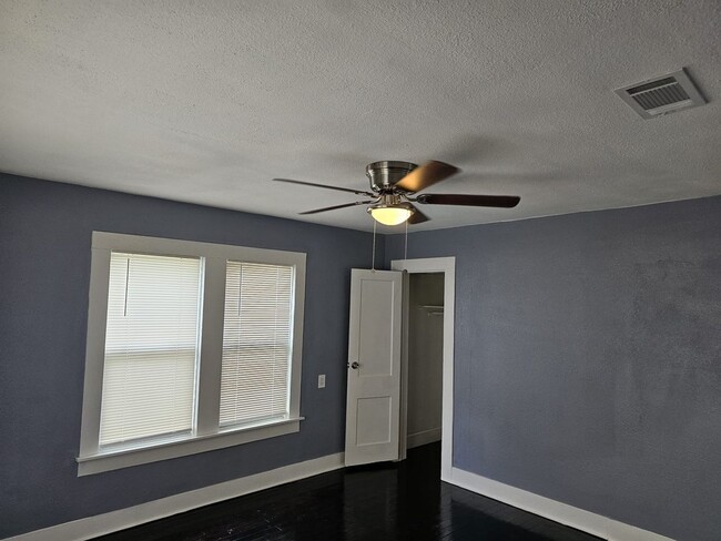 Building Photo - 2 bedroom house for rent in Downtown Killeen