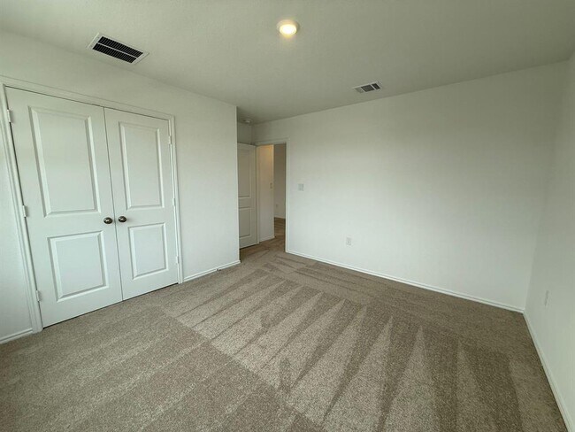 Building Photo - 519 Vantage Dr