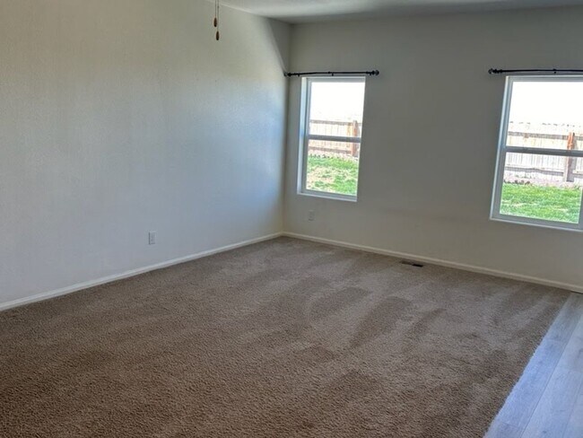 Building Photo - New 3 bedroom, 2 bath ranch style home in ...