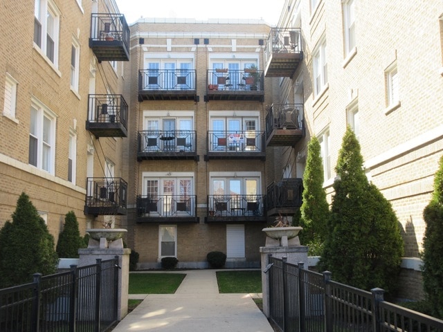 Building Photo - 4904 N Drake Ave