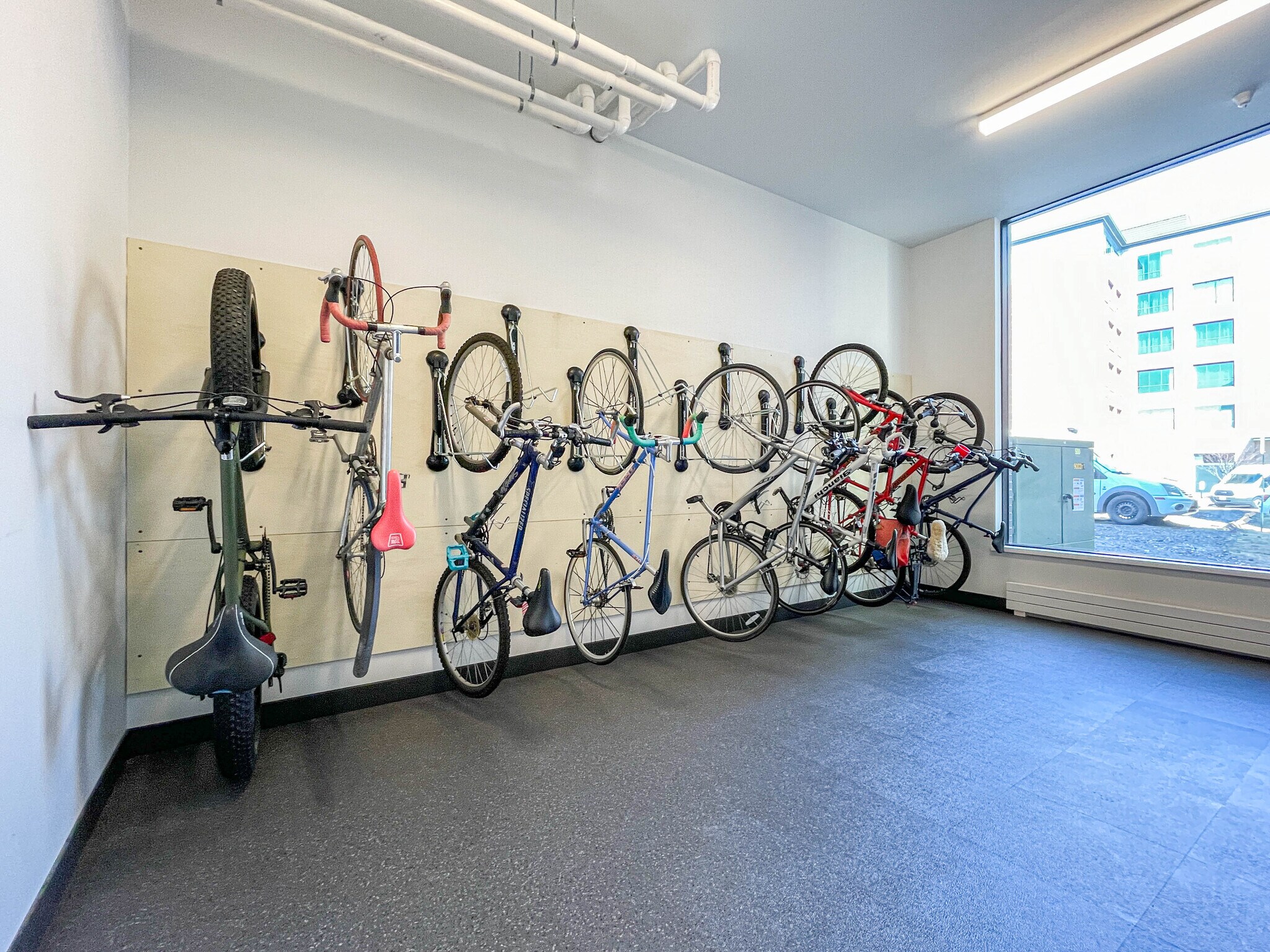 Building Photo - 5 India St