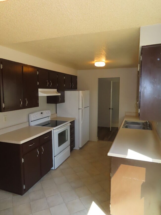 Building Photo - 219S40th - FH
