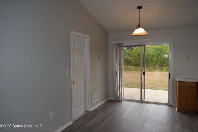 Building Photo - 213 Abello Rd SE