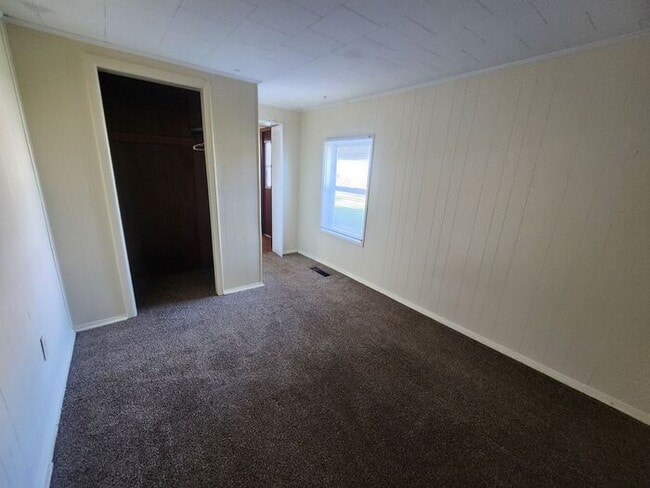 Building Photo - Cute 3 Bedroom Home