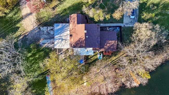 Building Photo - 260 McGraw Ln